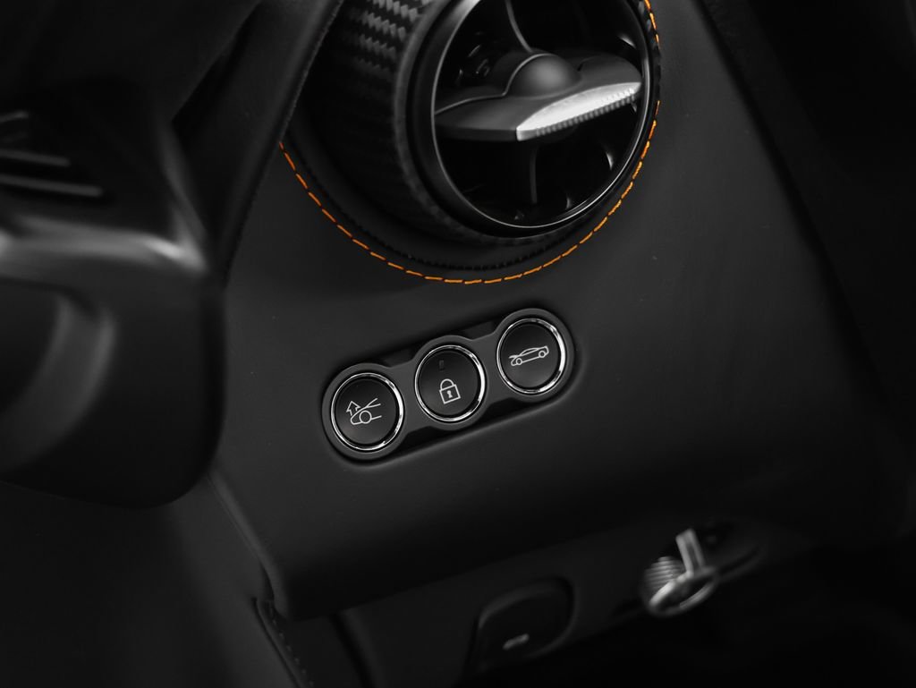 Used 2025 McLaren 750S Spider photo 38