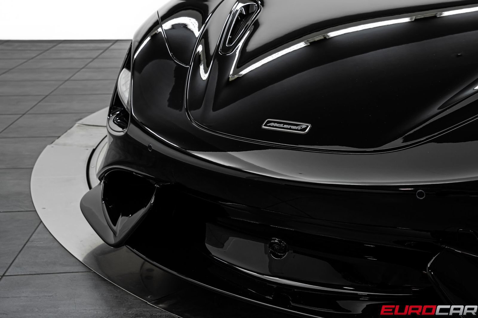 Used 2022 McLaren 765LT photo 14
