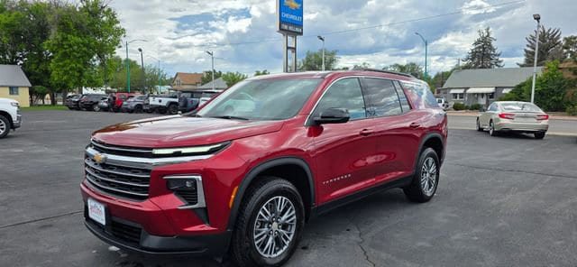 Used 2025 Chevrolet Traverse LT