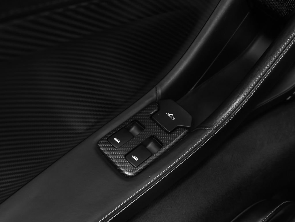 Used 2016 McLaren 675LT Spider photo 77