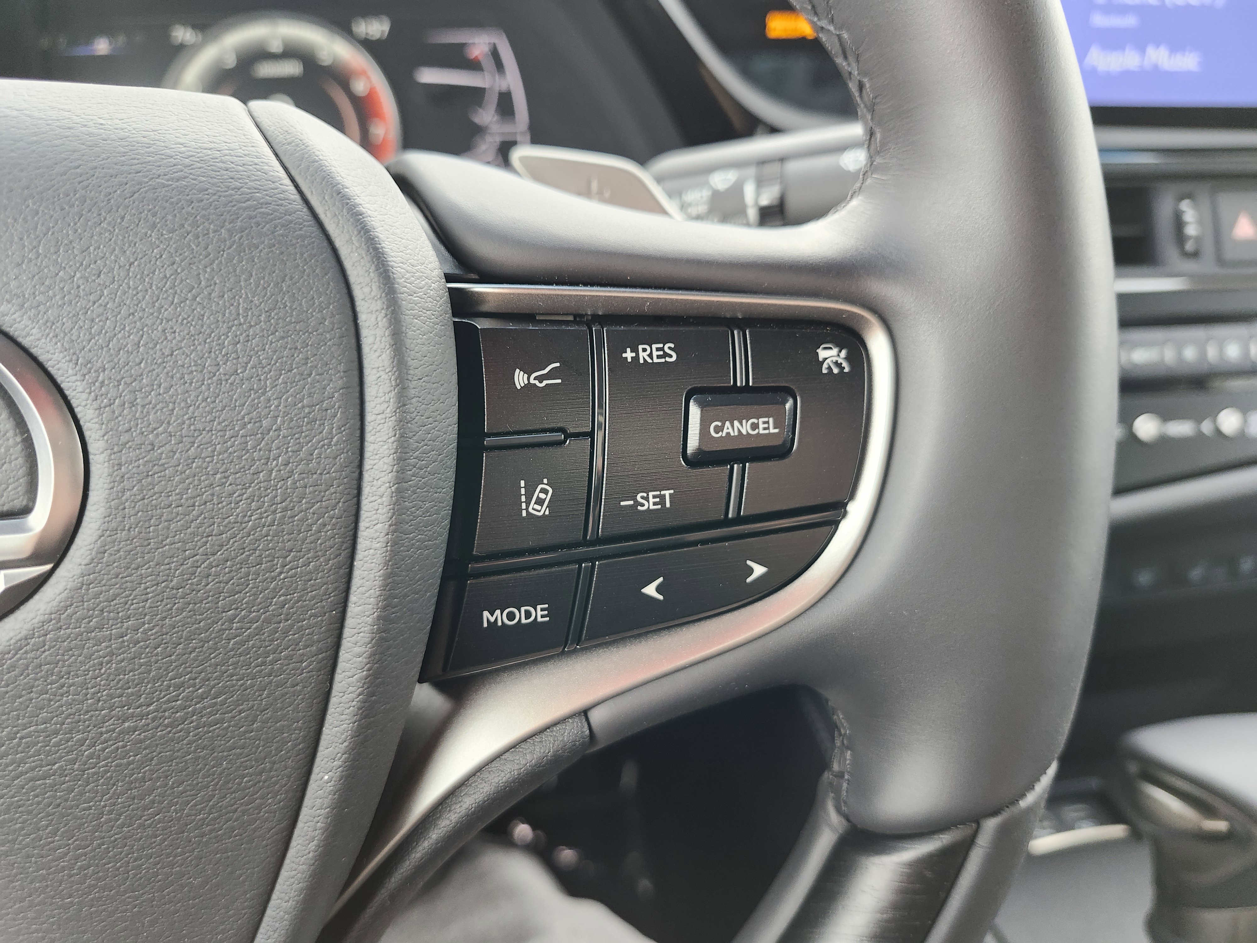 2025 Lexus ES 300h Ultra Luxury