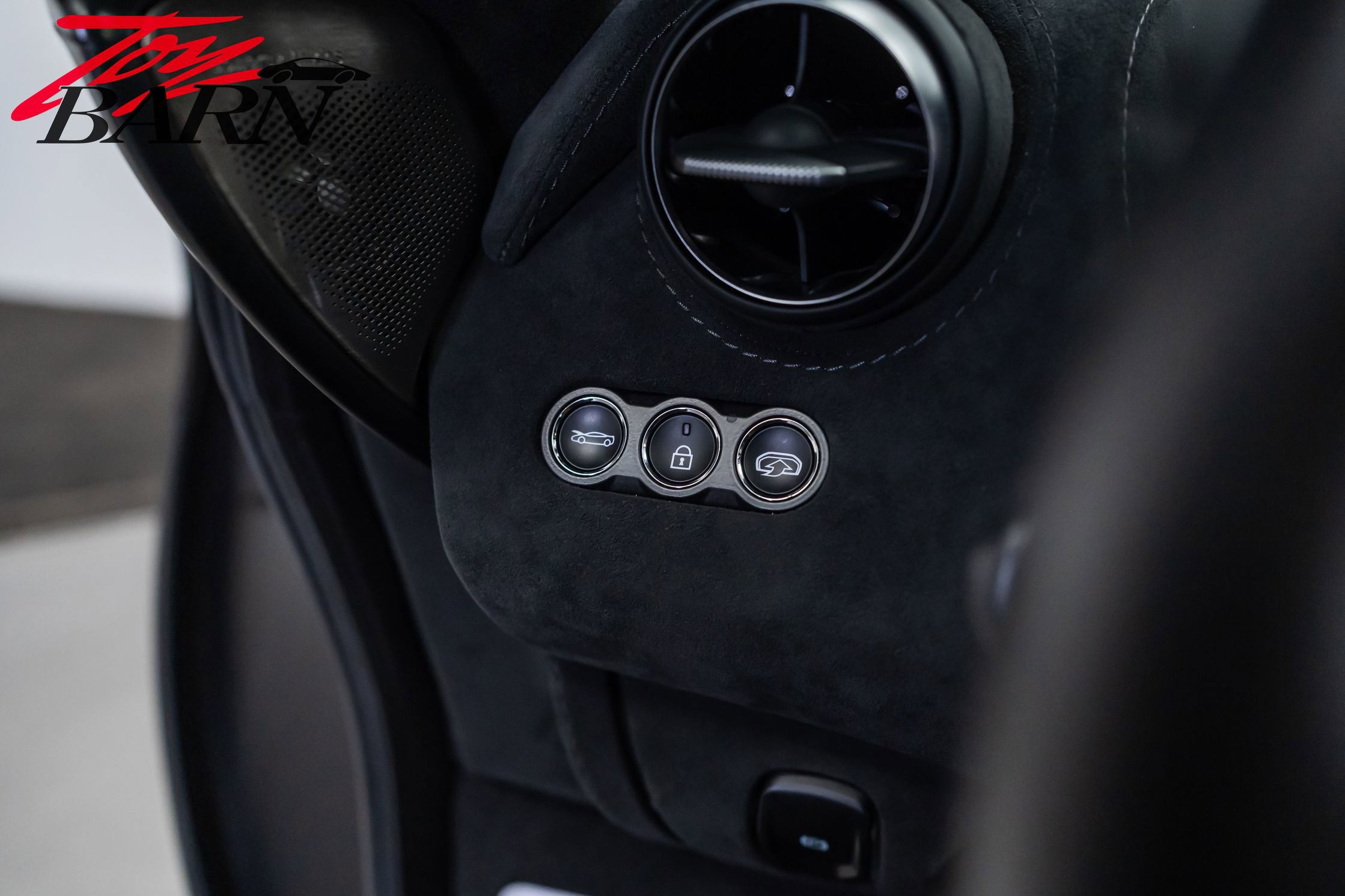 Used 2018 McLaren 720S Performance photo 22