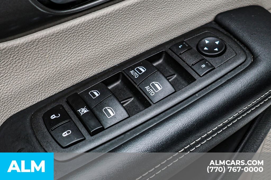 2024 Chrysler Pacifica Select