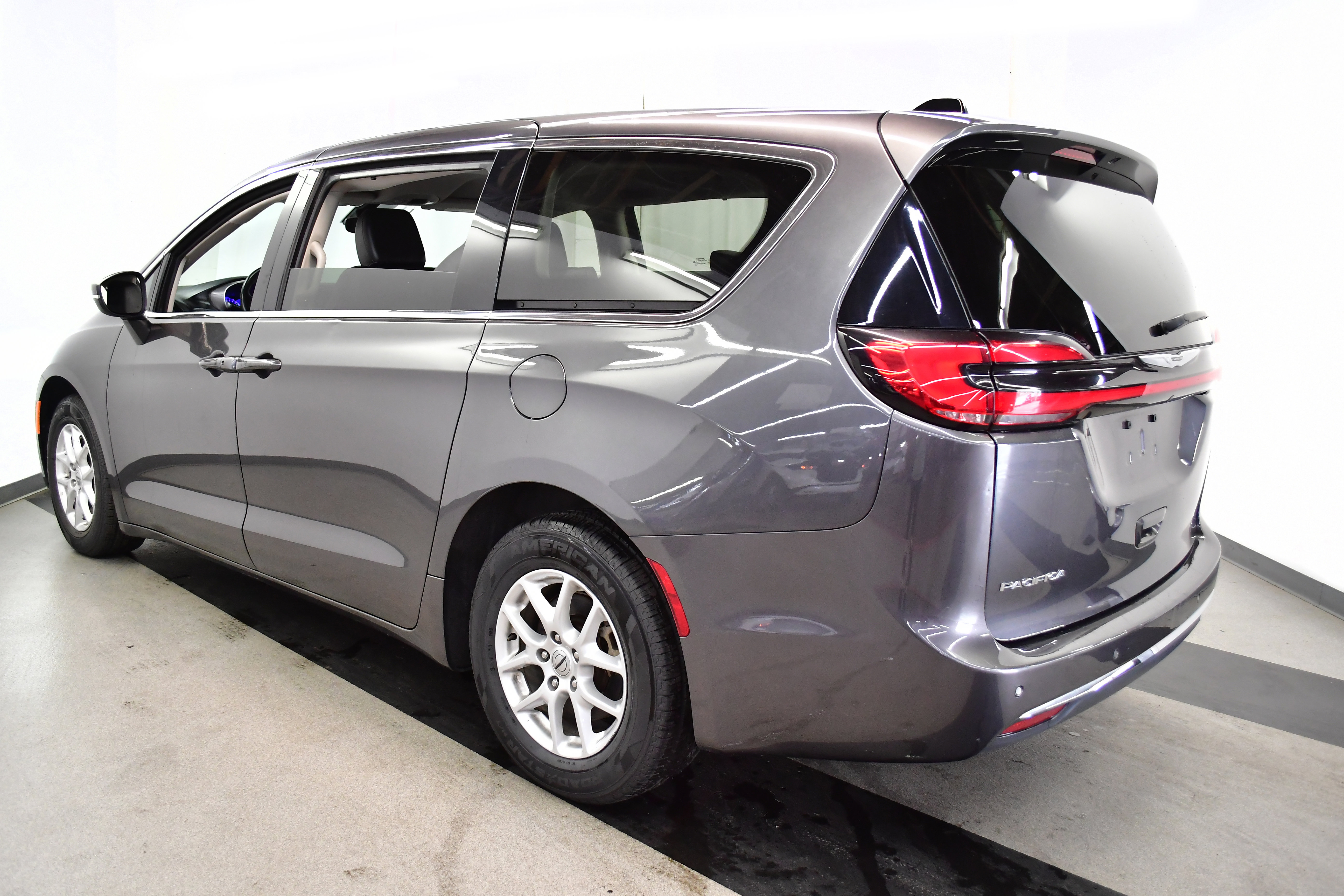2023 Chrysler Pacifica Touring-L