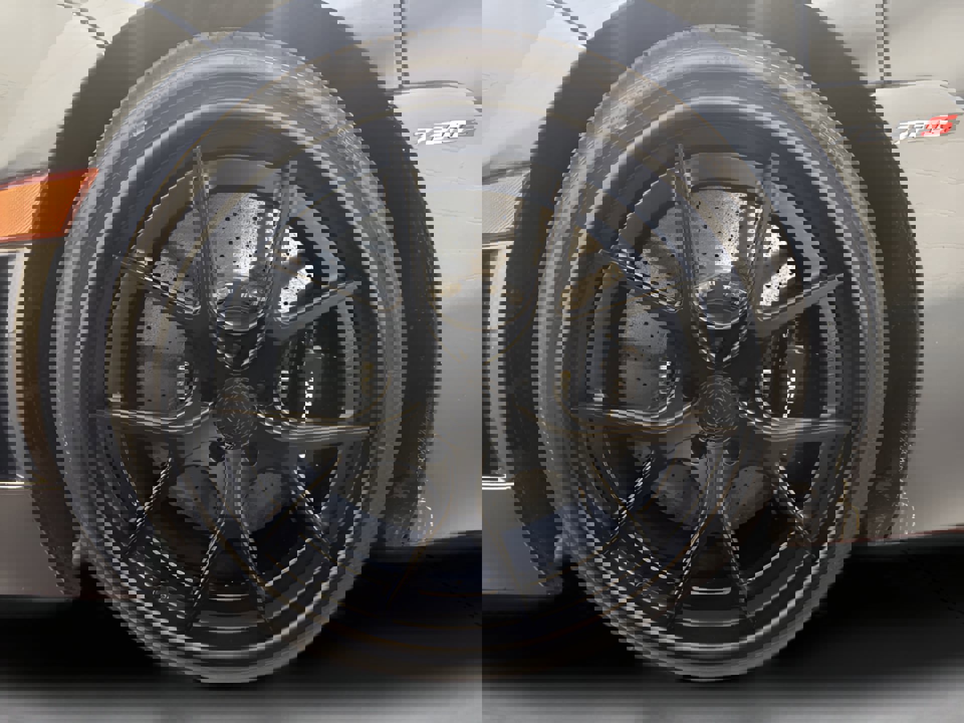 Used 2018 McLaren 720S photo 18