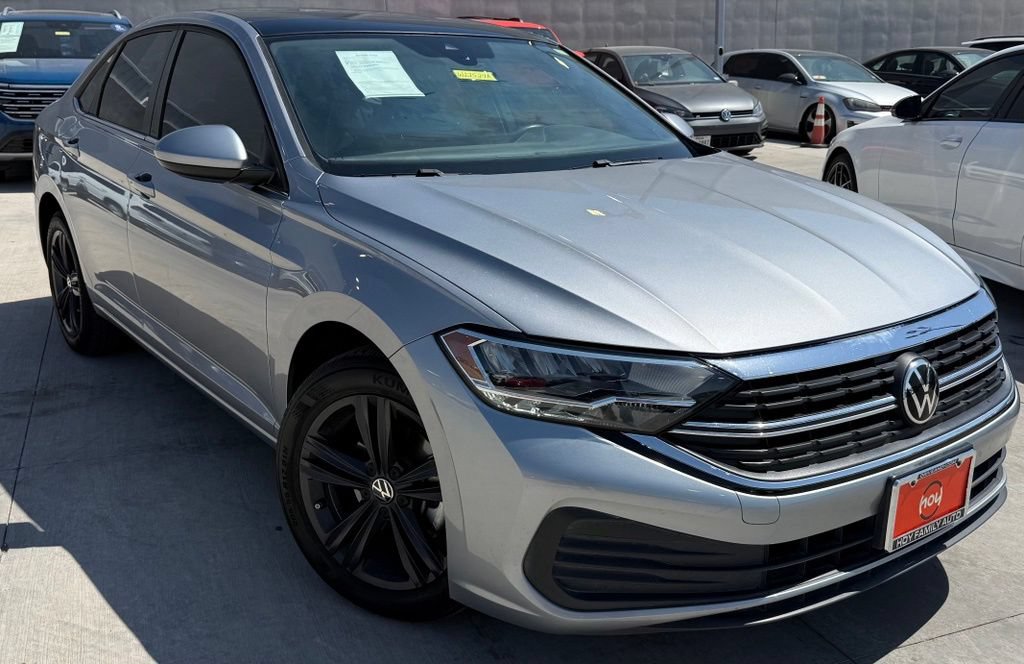Certified 2024 Volkswagen Jetta SE w/ Panoramic Sunroof Package