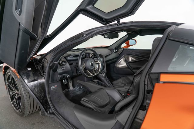 Used 2018 McLaren 720S photo 16