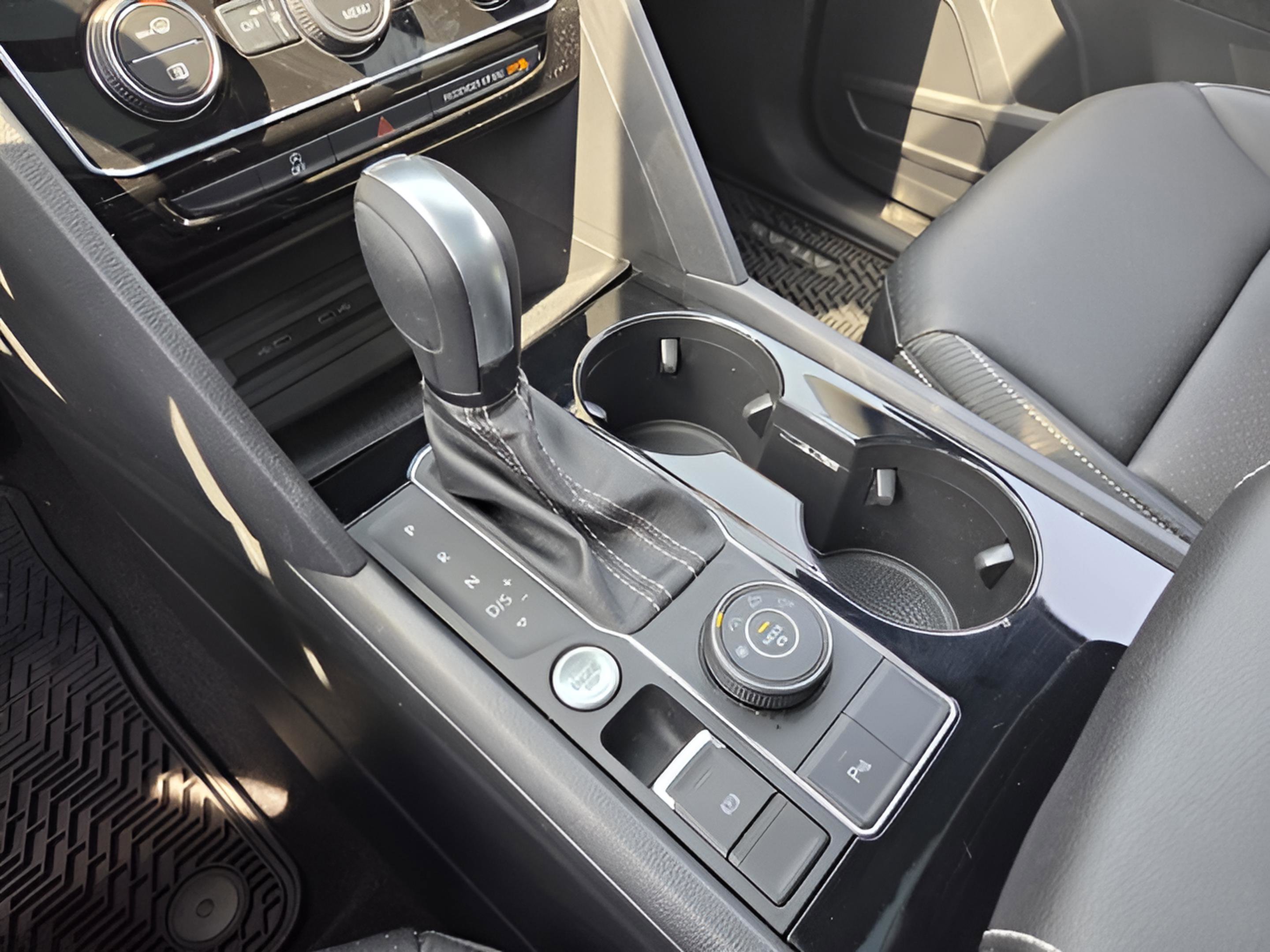 2023 Volkswagen Atlas Cross Sport SEL R-Line