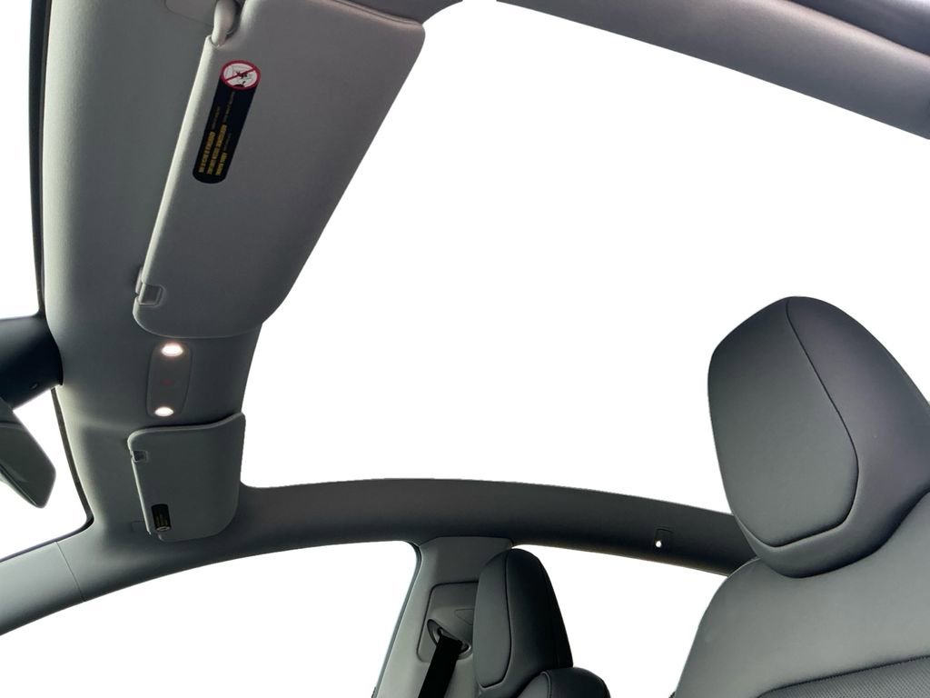 2026 Tesla Model Y 2WD