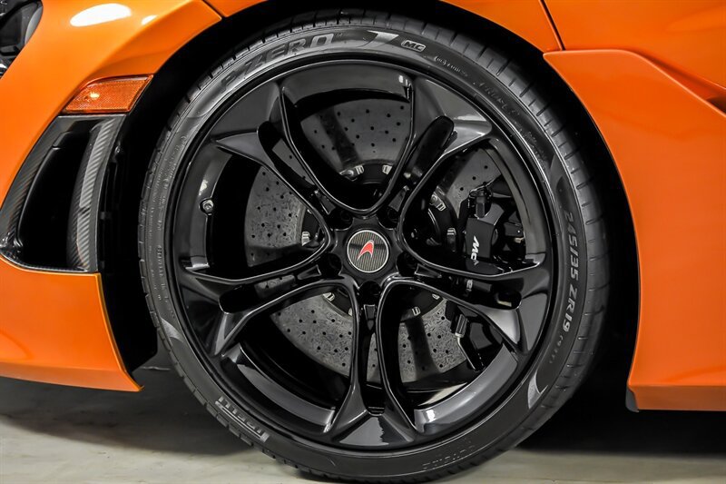 Used 2018 McLaren 720S Performance photo 11