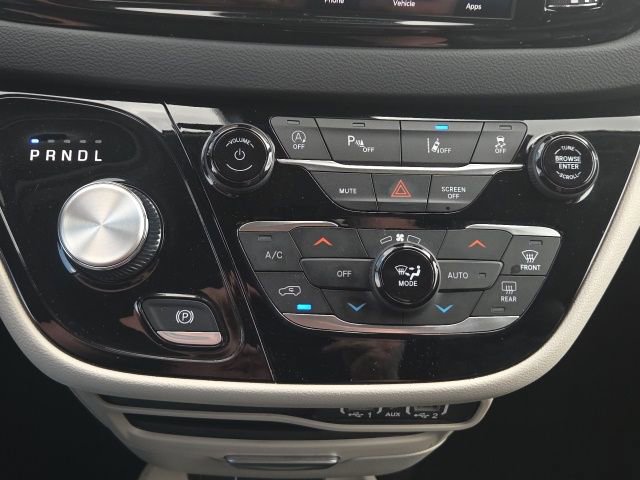 2023 Chrysler Pacifica Touring-L