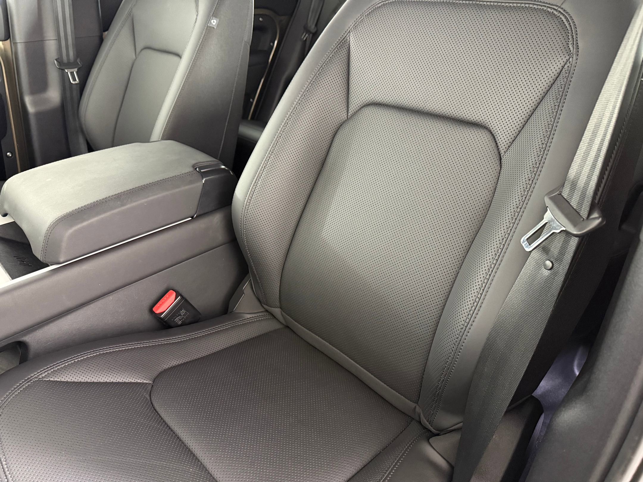 2025 Land Rover Defender 110 S