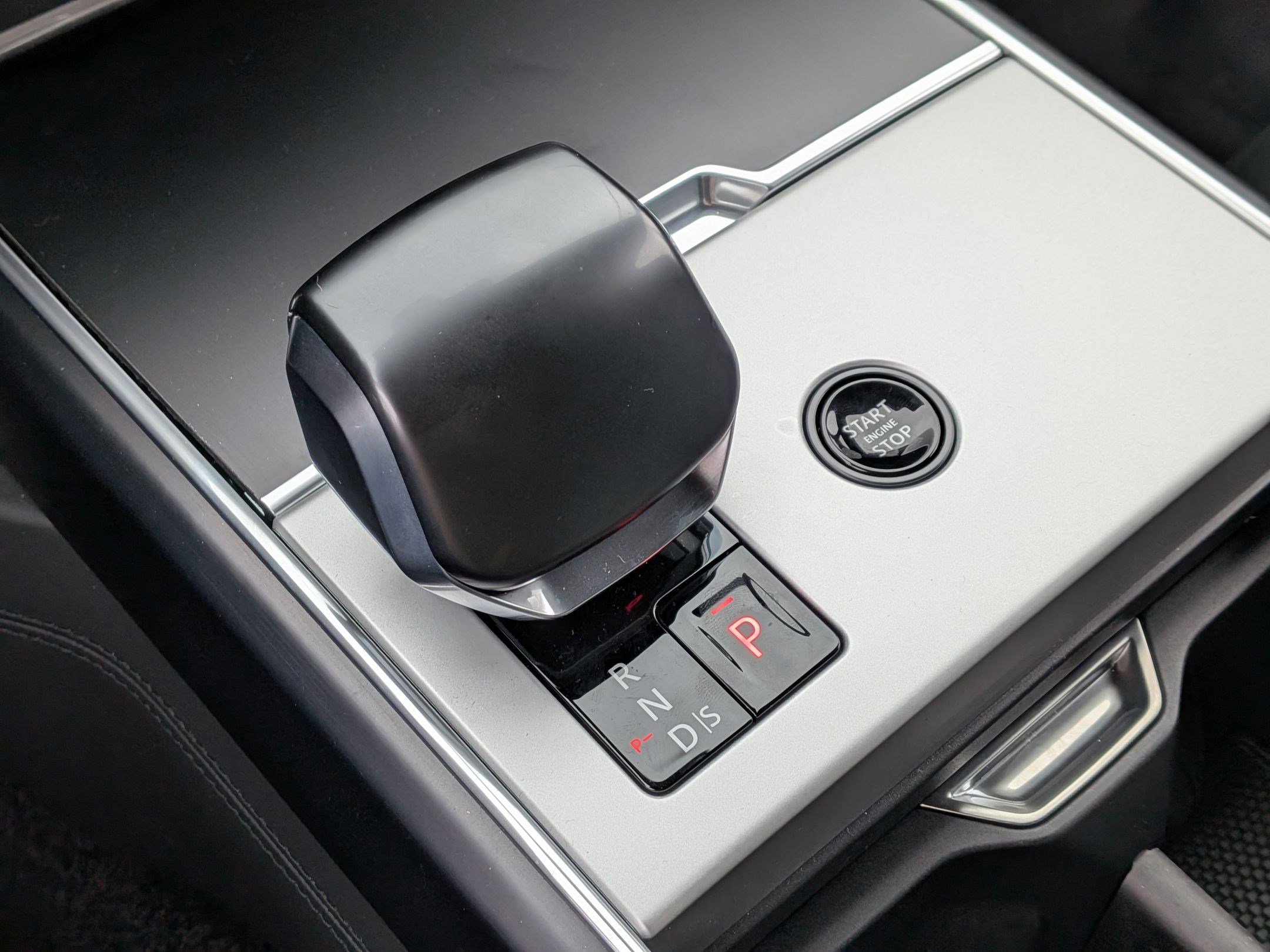 2025 Land Rover Range Rover SV