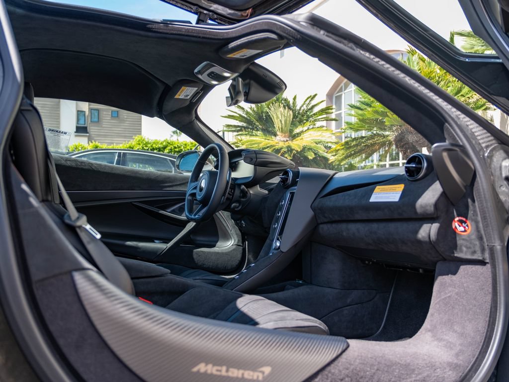 New 2026 McLaren 750S photo 9