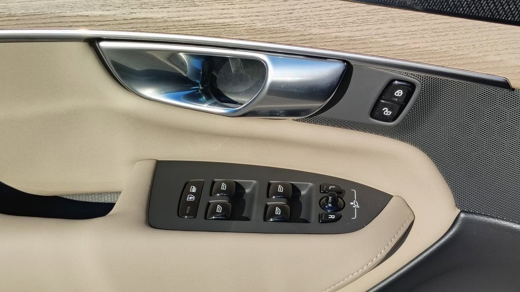 2026 Volvo Xc90 B6 Plus