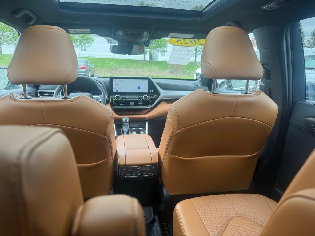 2025 Toyota Highlander Platinum