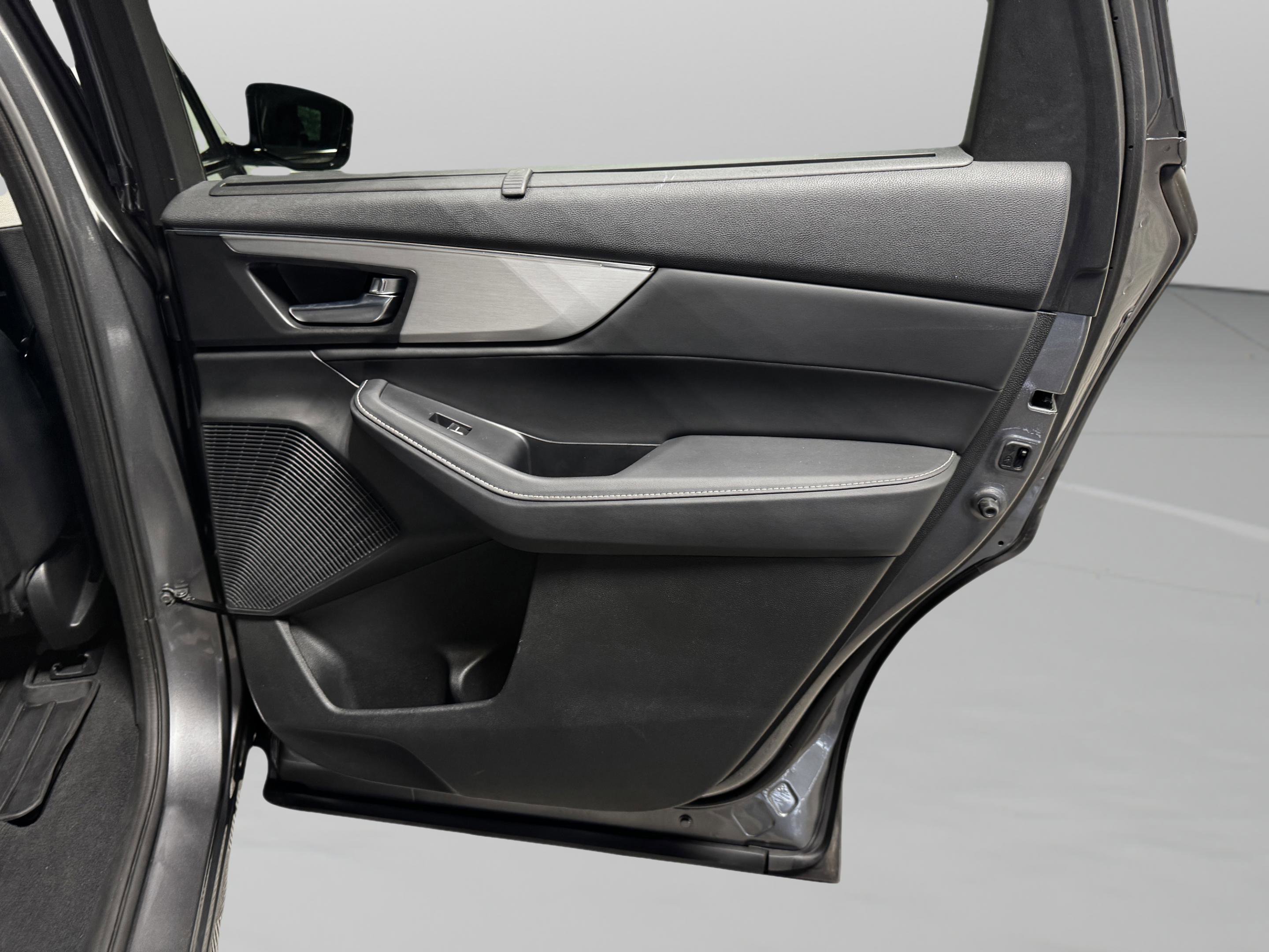 2023 Acura MDX FWD w/ Technology Package