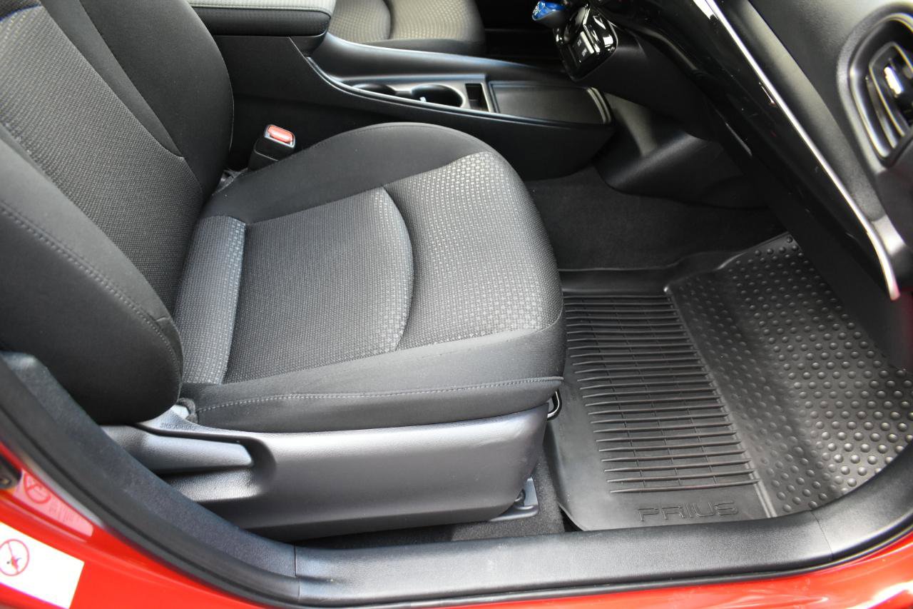 2022 Toyota Prius LE