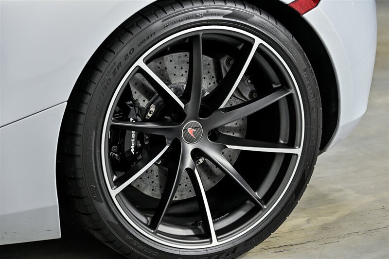 Used 2018 McLaren 720S Performance photo 16