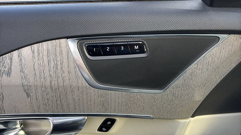 2025 Volvo Xc90 B6 Plus