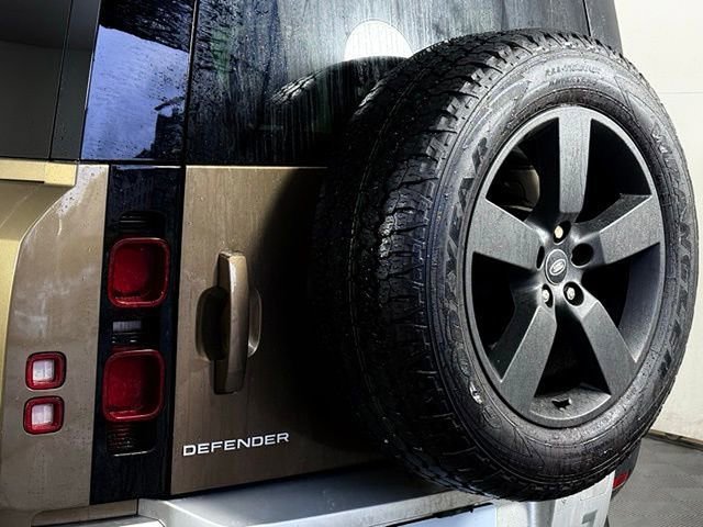 2024 Land Rover Defender 110 SE