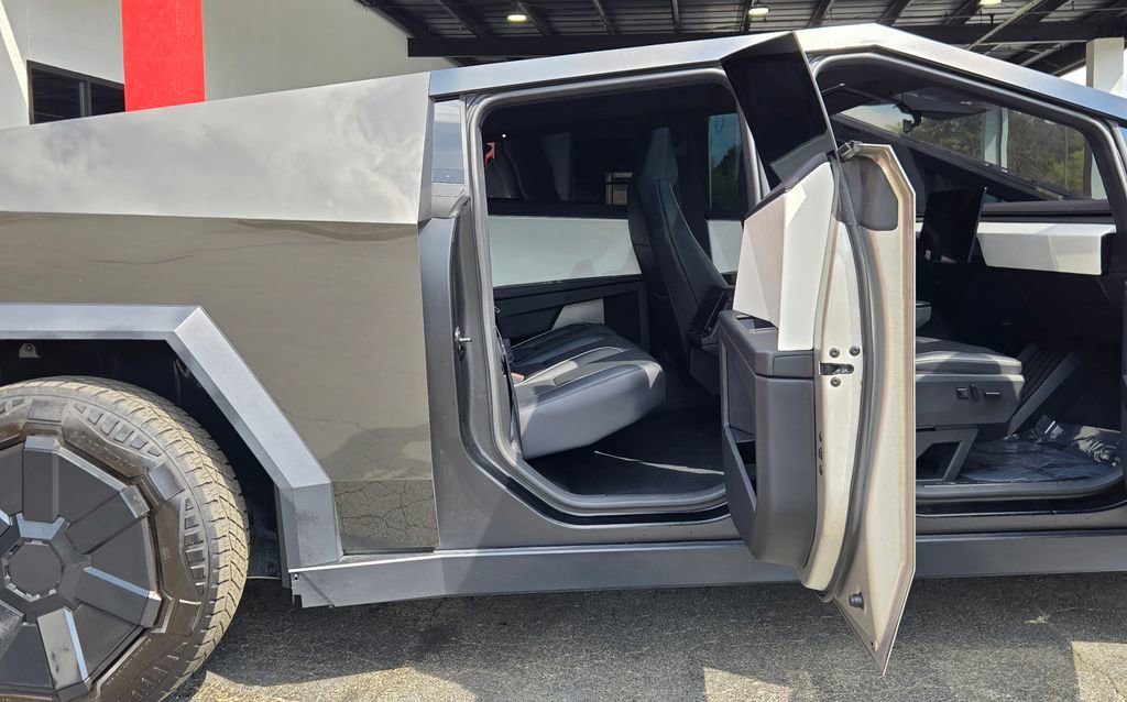 2024 Tesla Cybertruck AWD Crew Cab