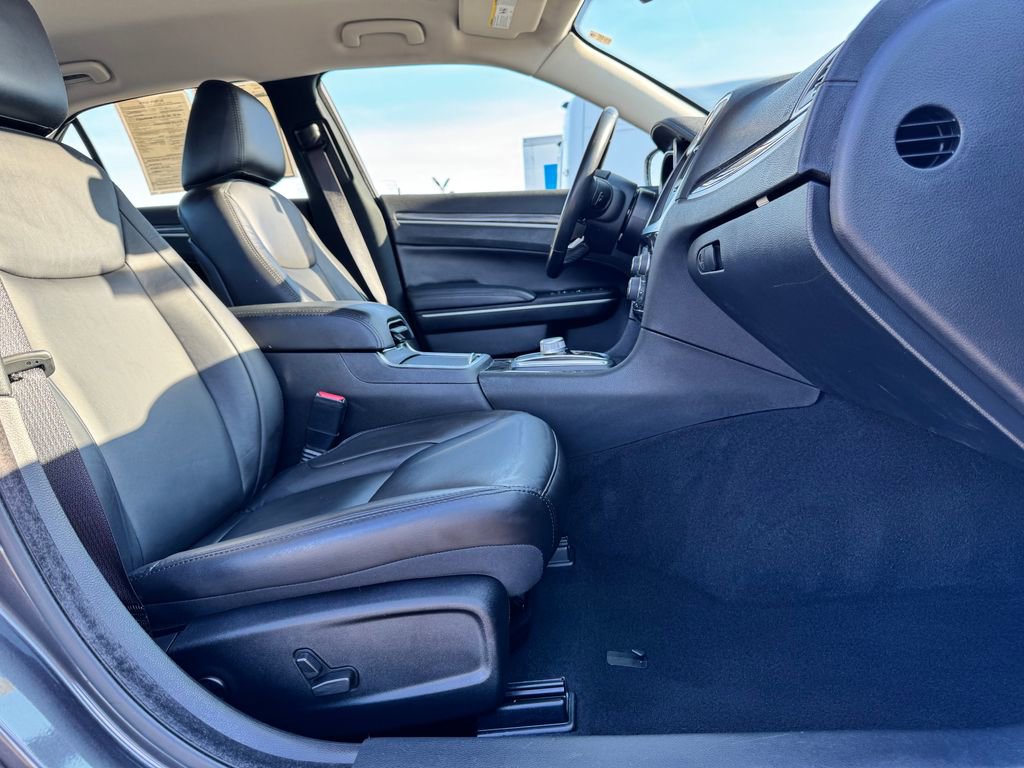 2021 Chrysler 300 Touring L