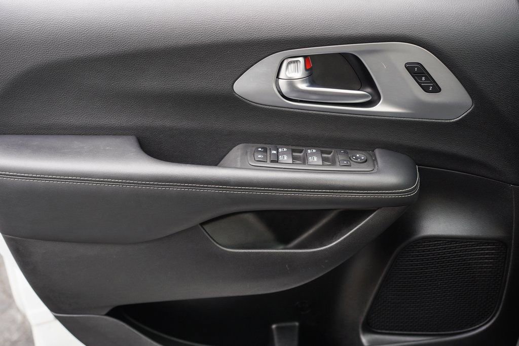 2022 Chrysler Pacifica Touring-L