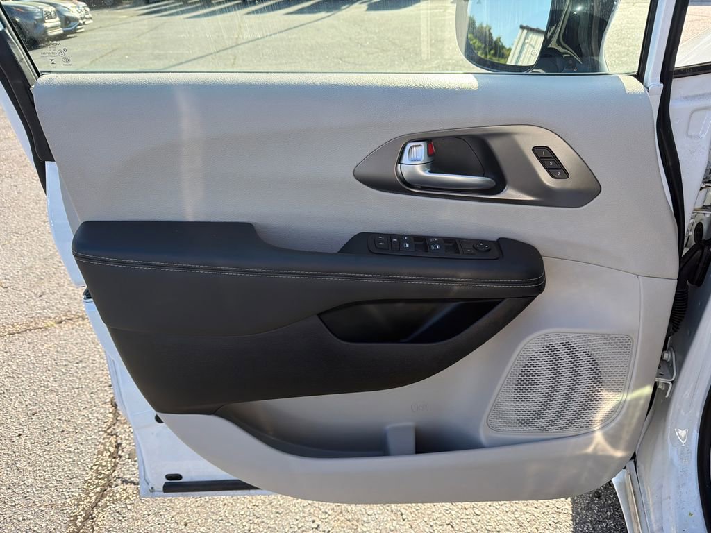 2024 Chrysler Pacifica Touring-L