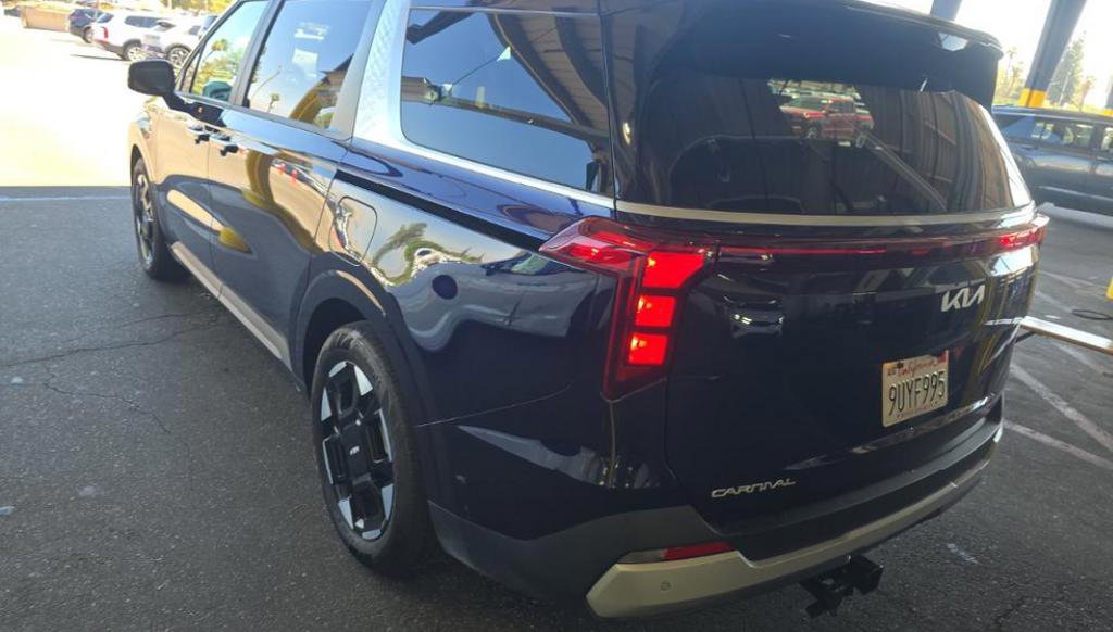 2025 Kia Carnival EX