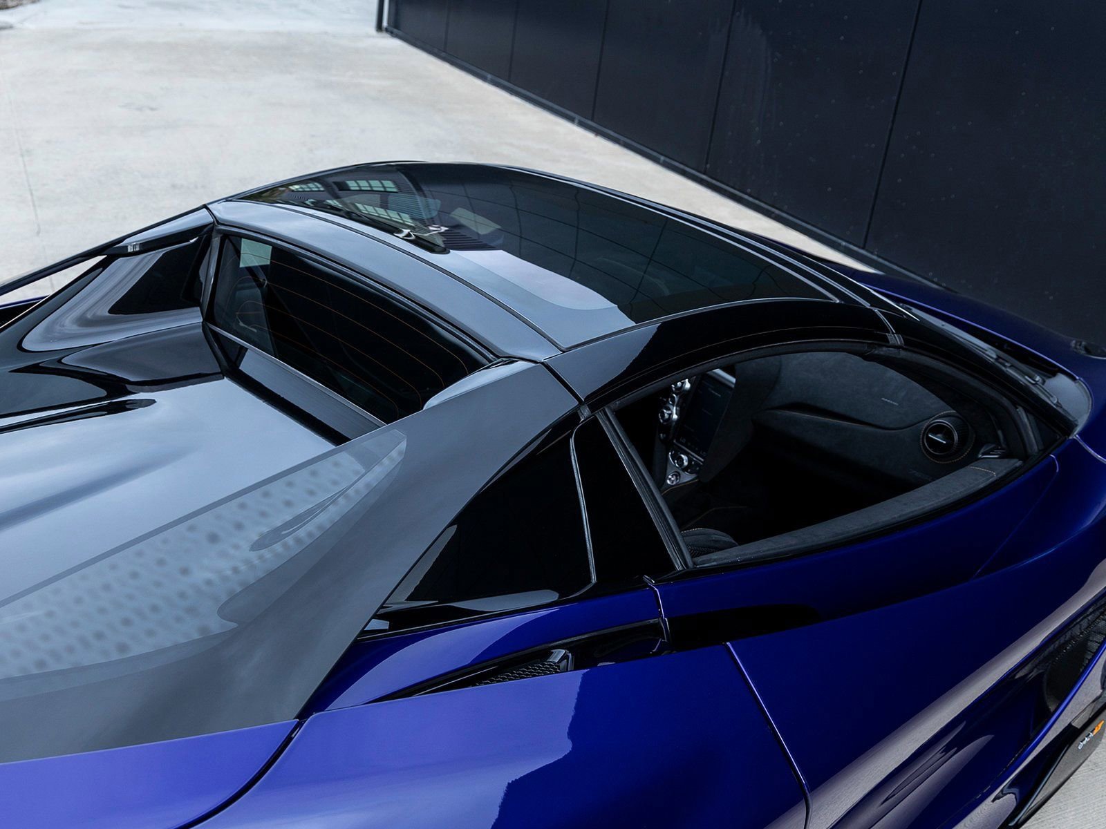 Used 2022 McLaren 765LT photo 22