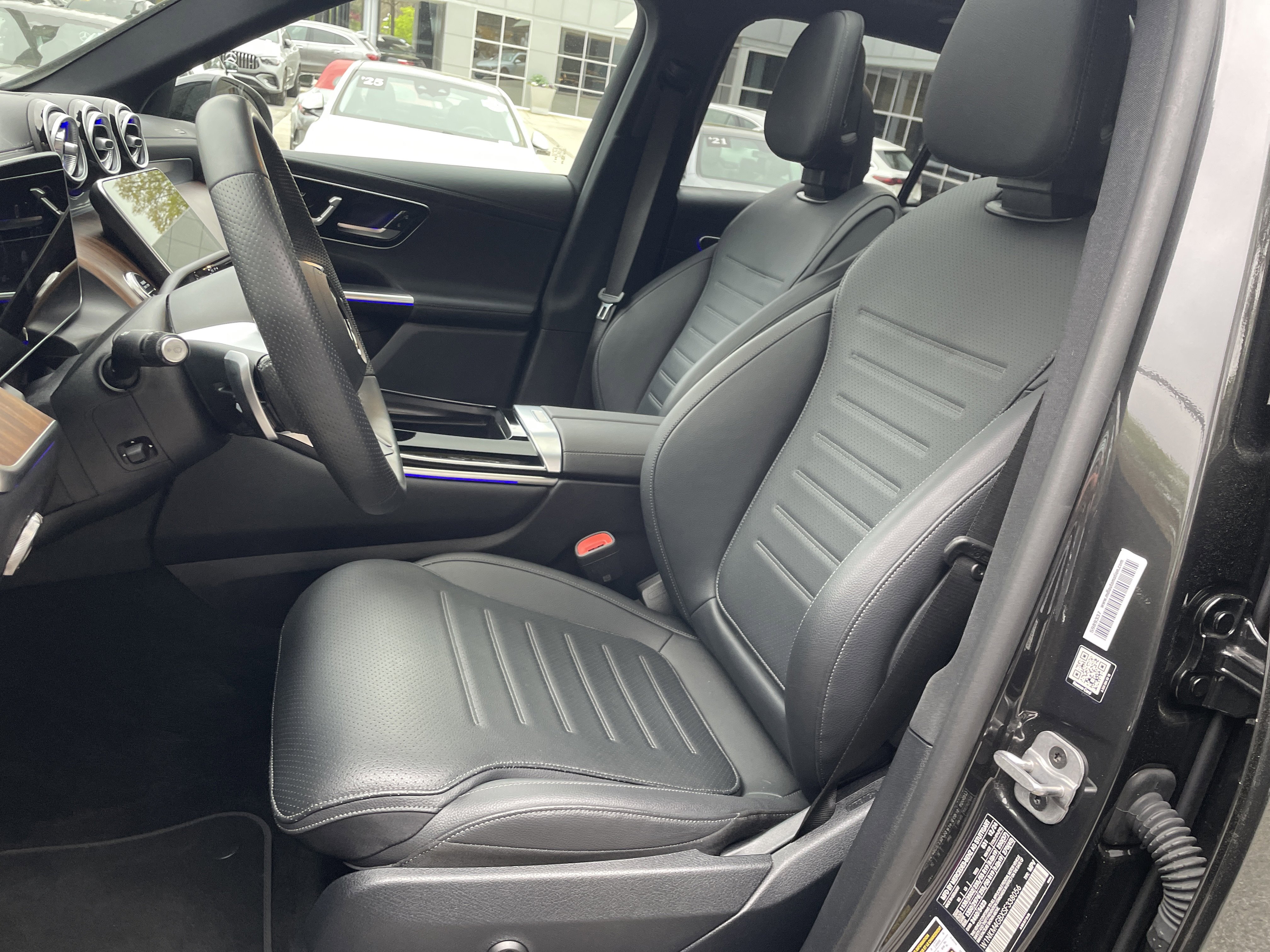 2025 Mercedes-Benz GLC 300