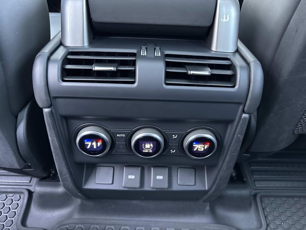 2023 Land Rover Defender 130 X-Dynamic SE