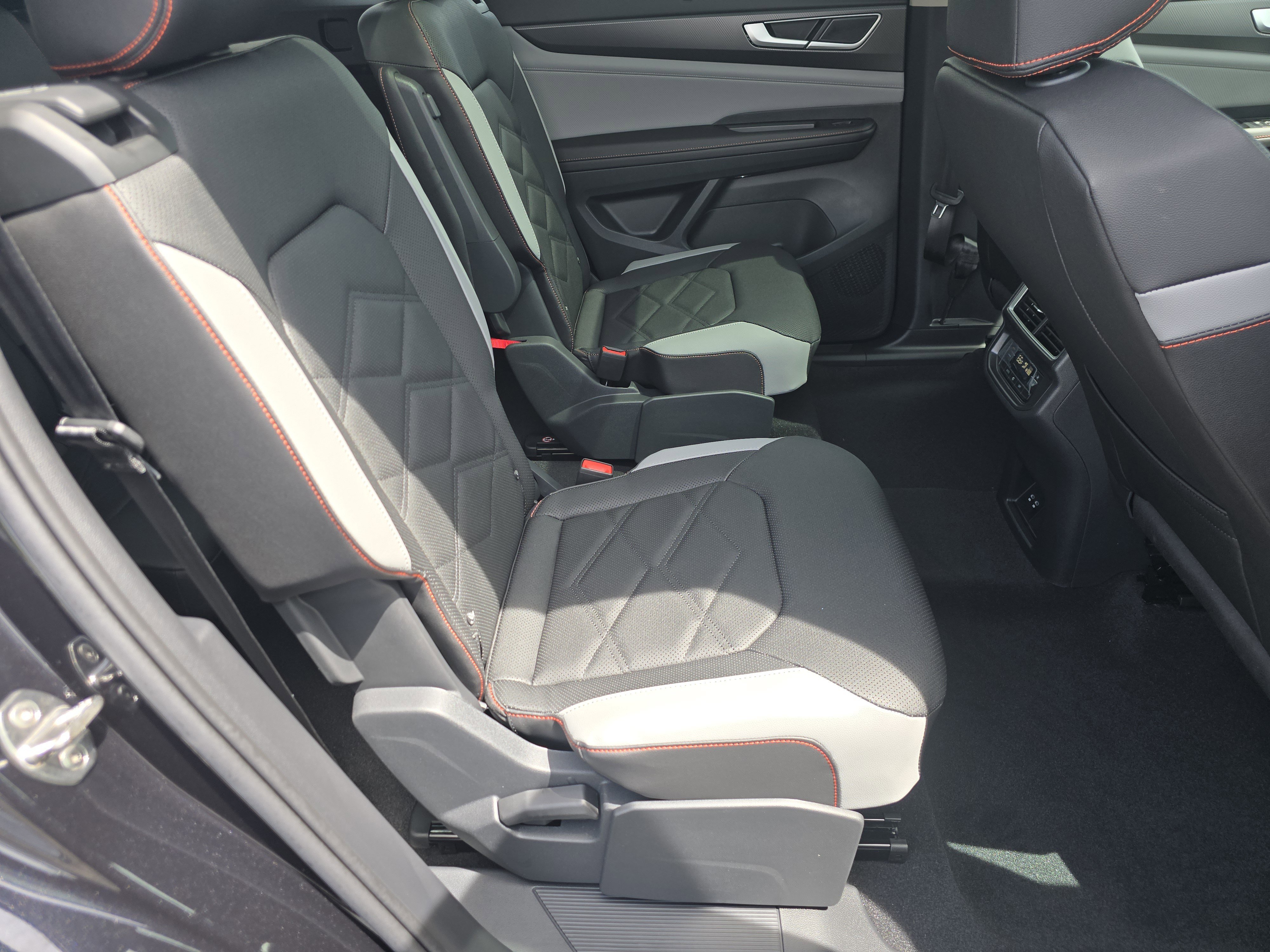 2026 Volkswagen Atlas Peak Edition