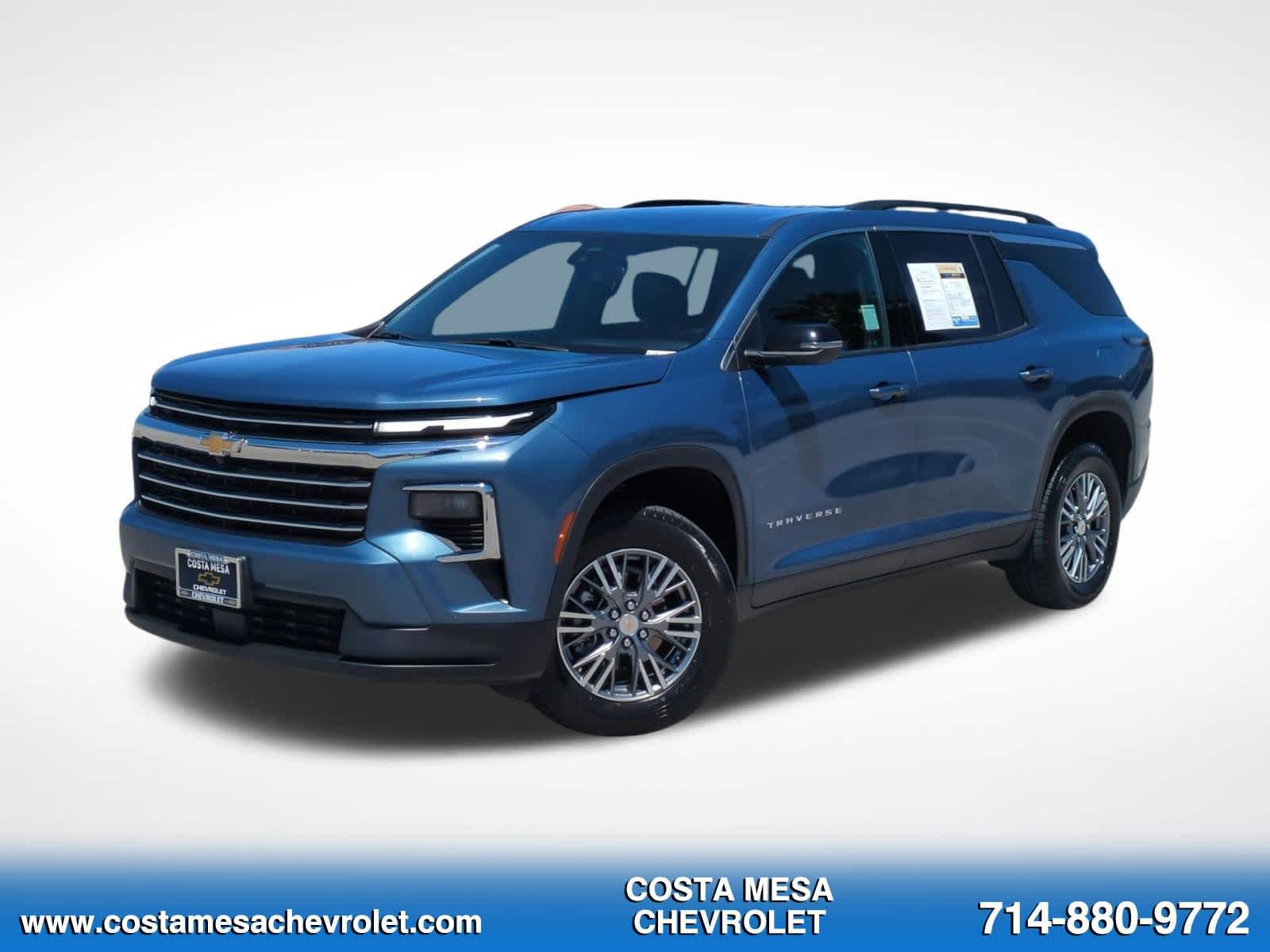 Used 2025 Chevrolet Traverse LT