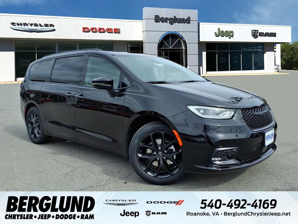 New 2026 Chrysler Pacifica Select w/ S Appearance Package