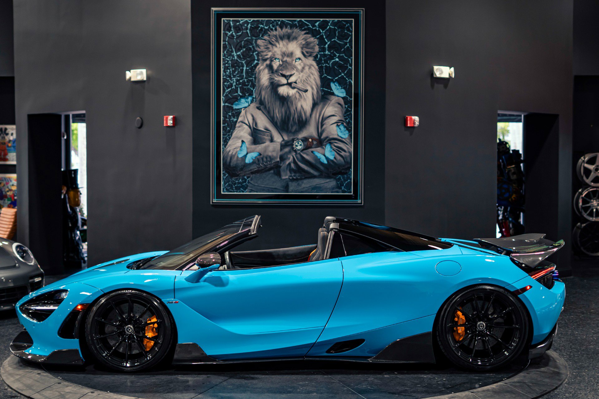 Used 2021 McLaren 720S Spider photo 3
