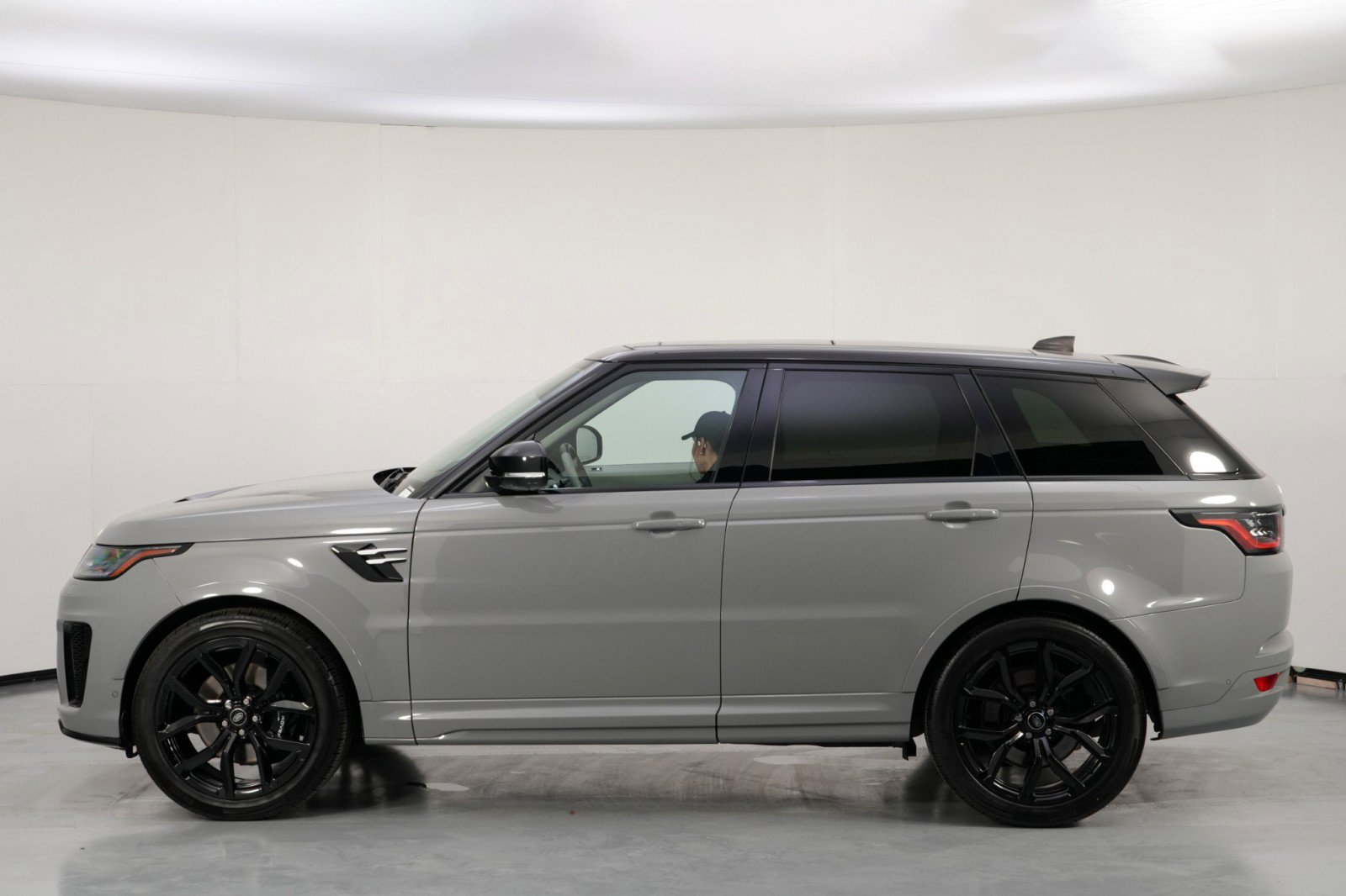 2022 Land Rover Range Rover Sport SVR Carbon Edition