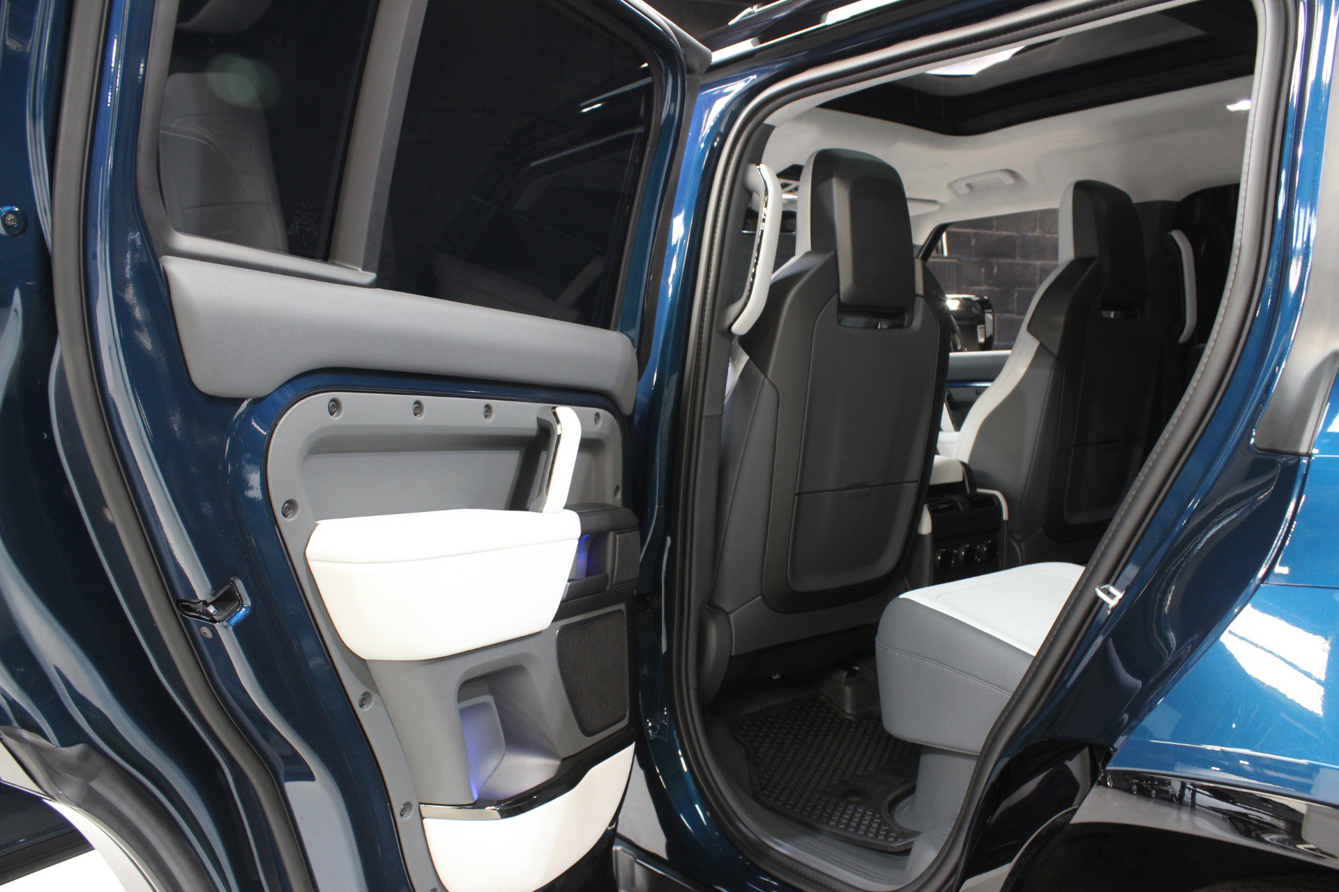 2026 Land Rover Defender 110