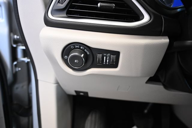 2024 Chrysler Pacifica Touring-L