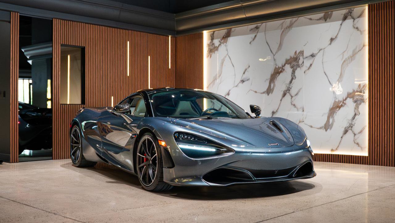 Used 2018 McLaren 720S Luxury photo 2