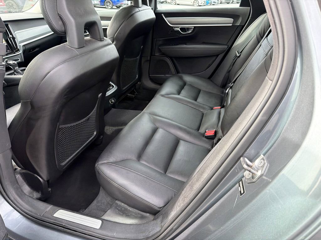 2017 Volvo S90 T6 Momentum