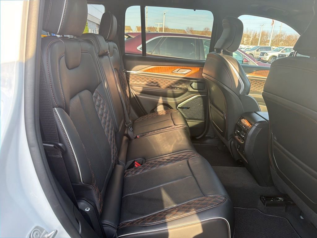 2022 Jeep Grand Cherokee Summit