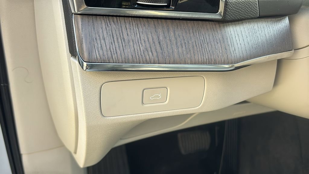 2023 Volvo Xc90 B6 Plus