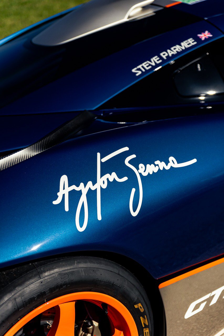 Used 2020 McLaren Senna photo 16