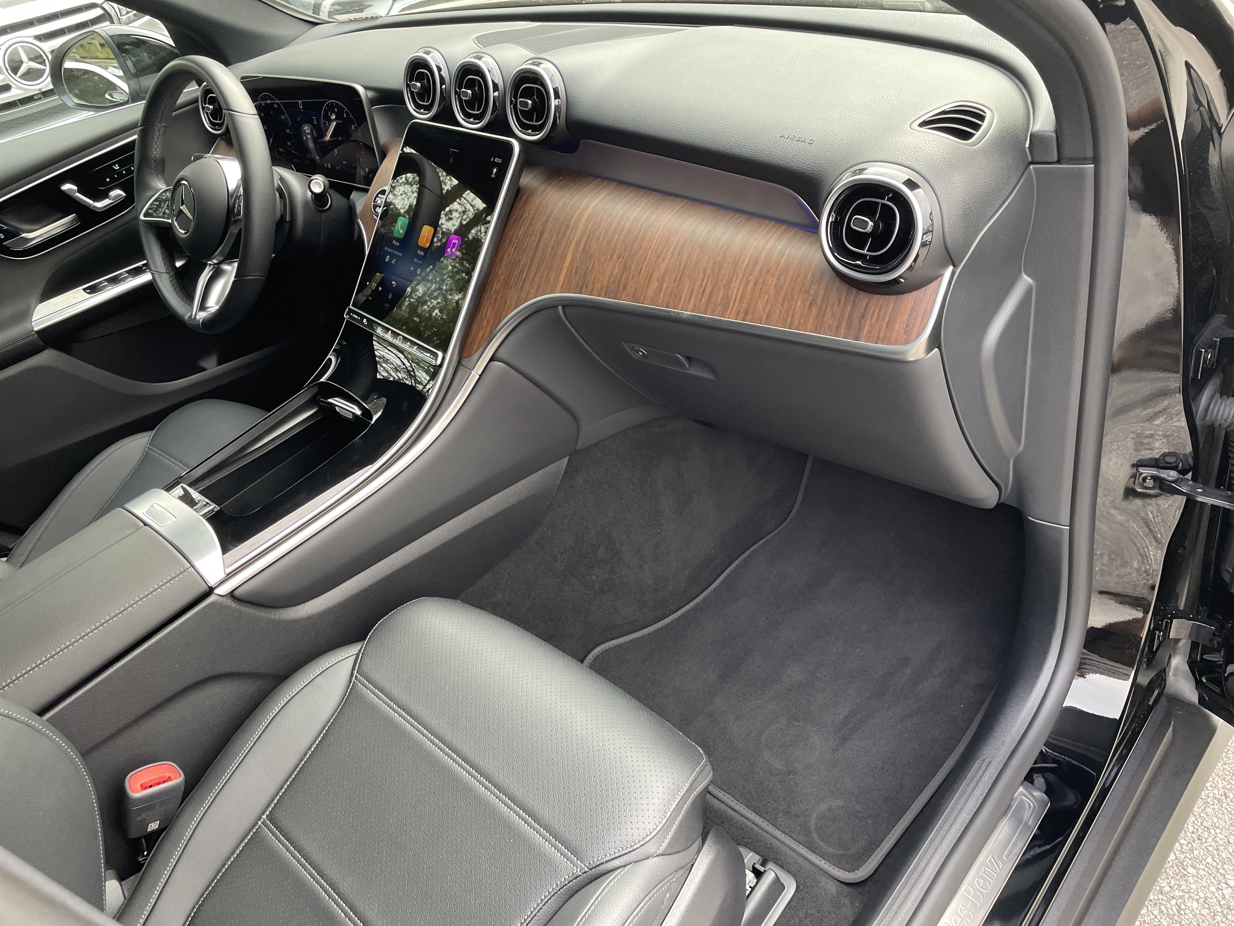 2025 Mercedes-Benz GLC 300