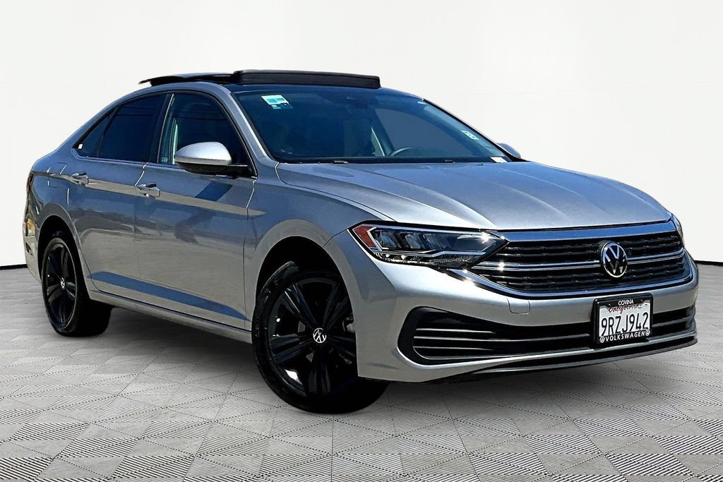 Used 2024 Volkswagen Jetta SE w/ Panoramic Sunroof Package
