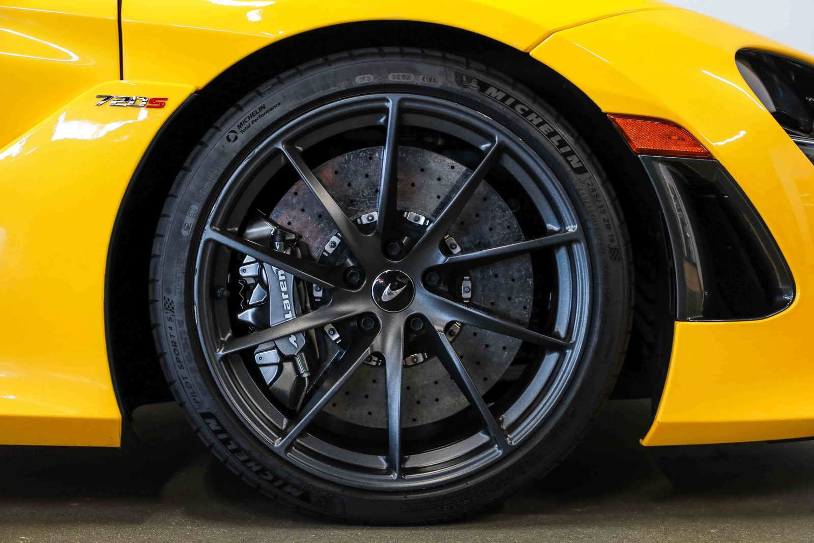 Used 2022 McLaren 720S Performance photo 19