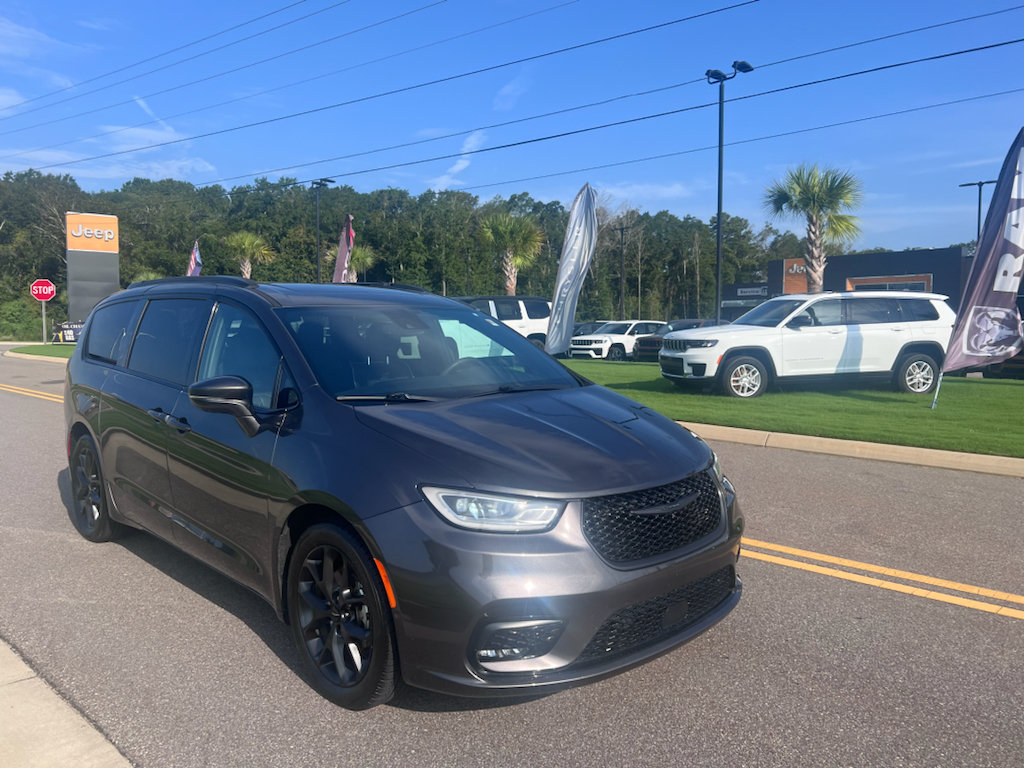 Used 2022 Chrysler Pacifica Limited w/ S Appearance Package