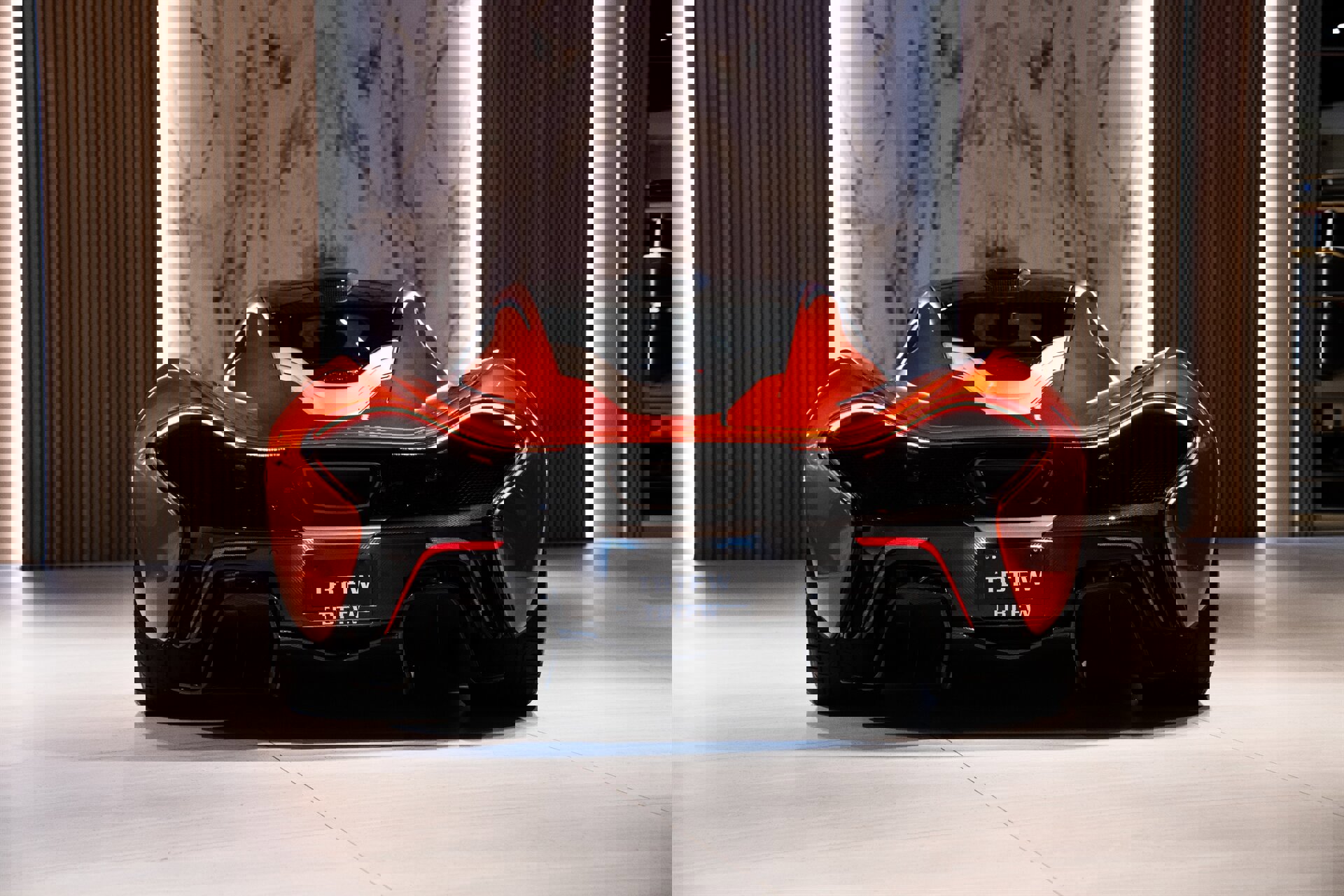 Used 2014 McLaren P1 photo 19